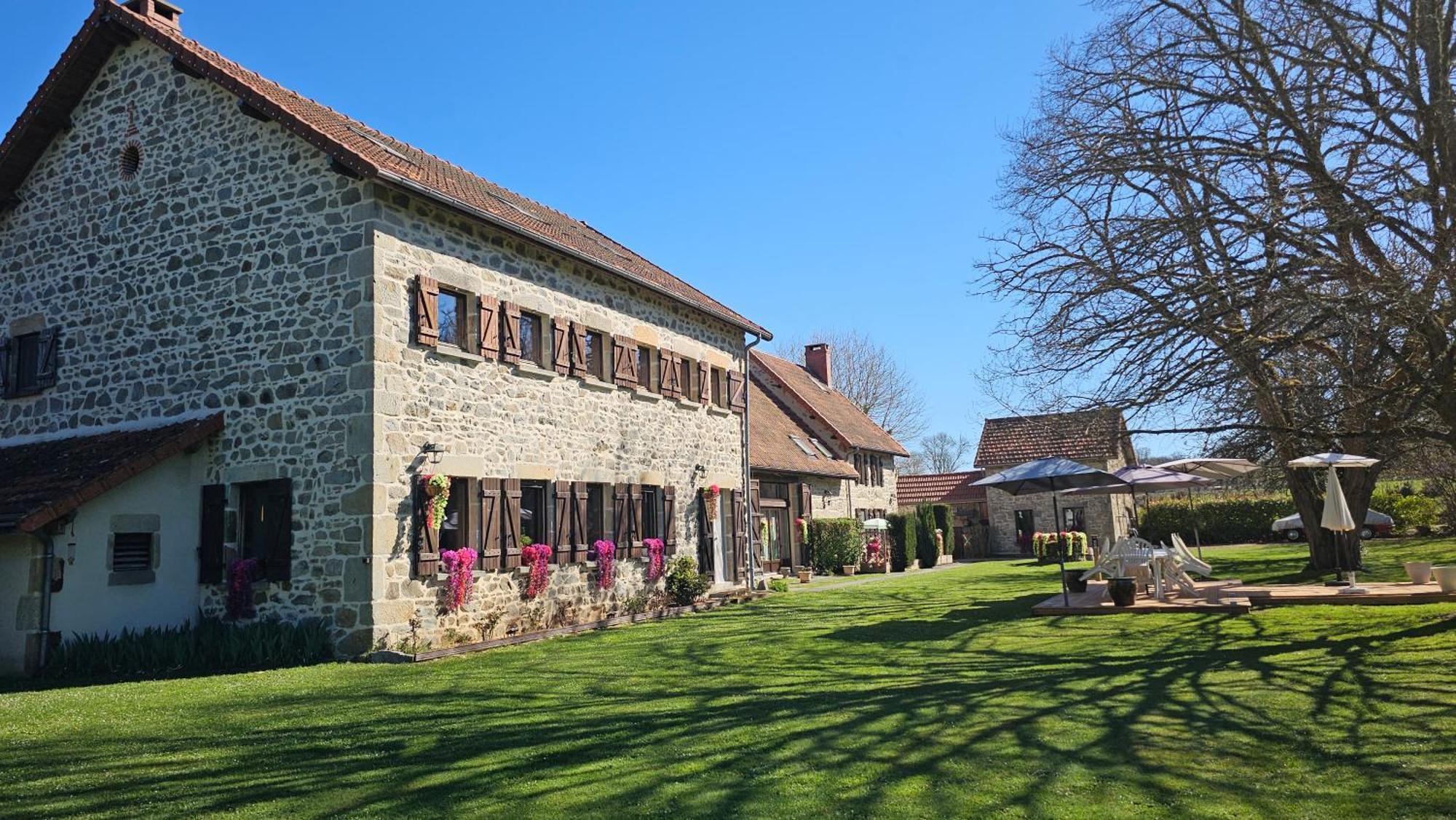 A L'Oree Du Parc Saint-Priest-des-Champs Exterior photo